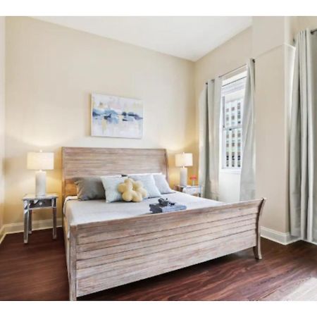 نيو أورلينز Amazing Condos Beautiful View 2 Blocks To French Quarter, Small Rooftop Pool, Gym, Seanger Theater, Super Dome, And Bourbon St المظهر الخارجي الصورة