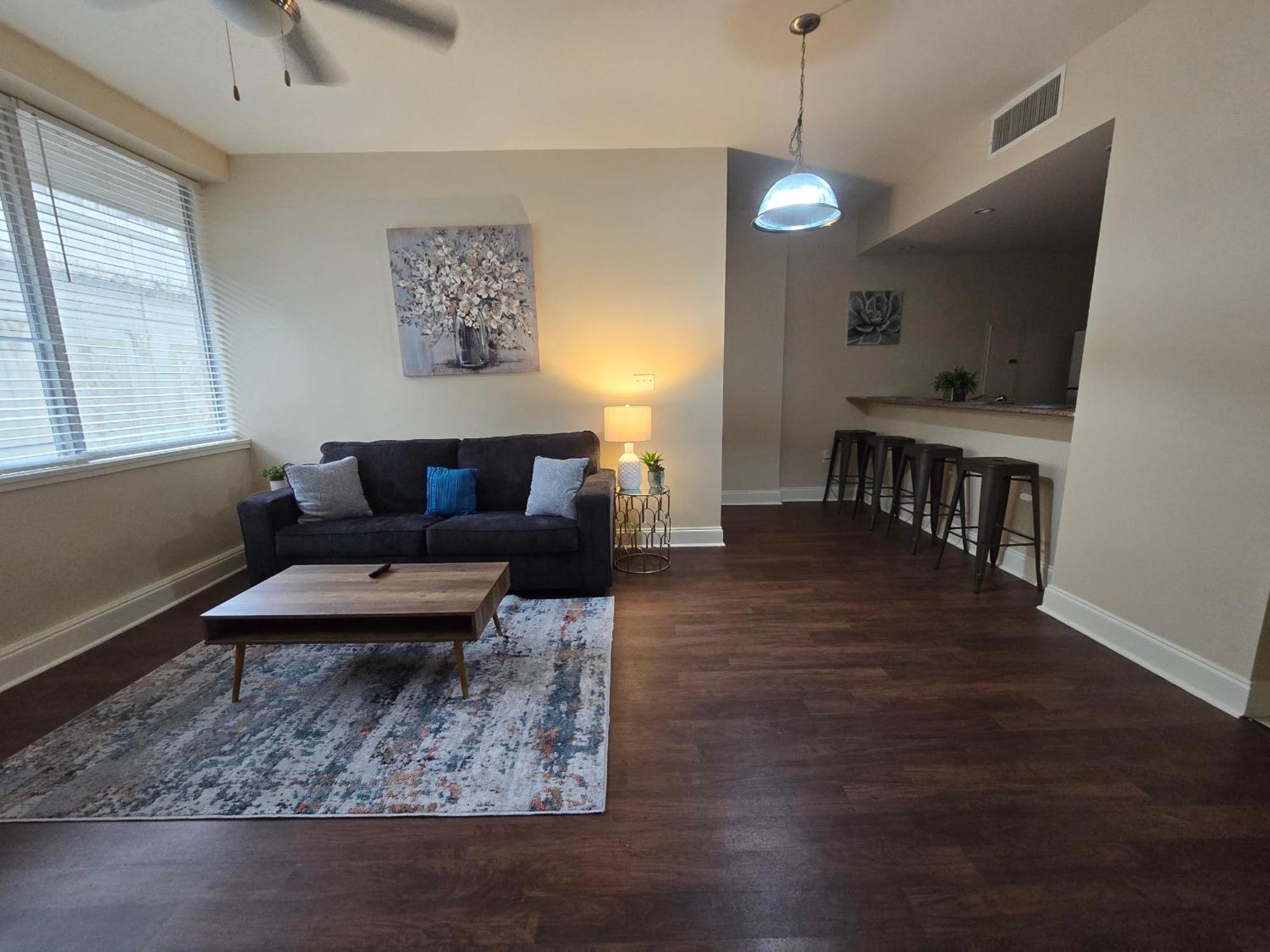 نيو أورلينز Amazing Condos Beautiful View 2 Blocks To French Quarter, Small Rooftop Pool, Gym, Seanger Theater, Super Dome, And Bourbon St الغرفة الصورة