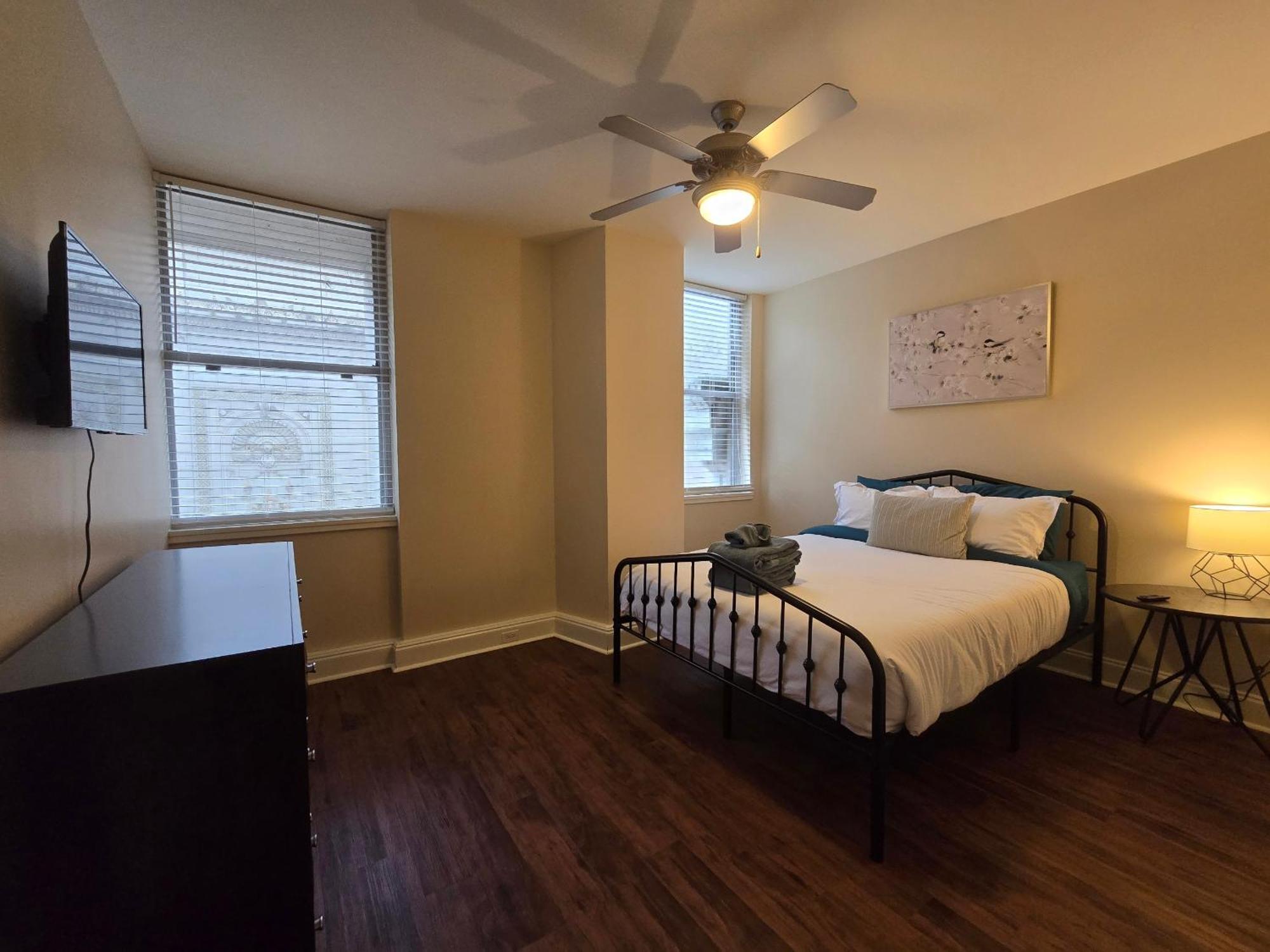 نيو أورلينز Amazing Condos Beautiful View 2 Blocks To French Quarter, Small Rooftop Pool, Gym, Seanger Theater, Super Dome, And Bourbon St الغرفة الصورة