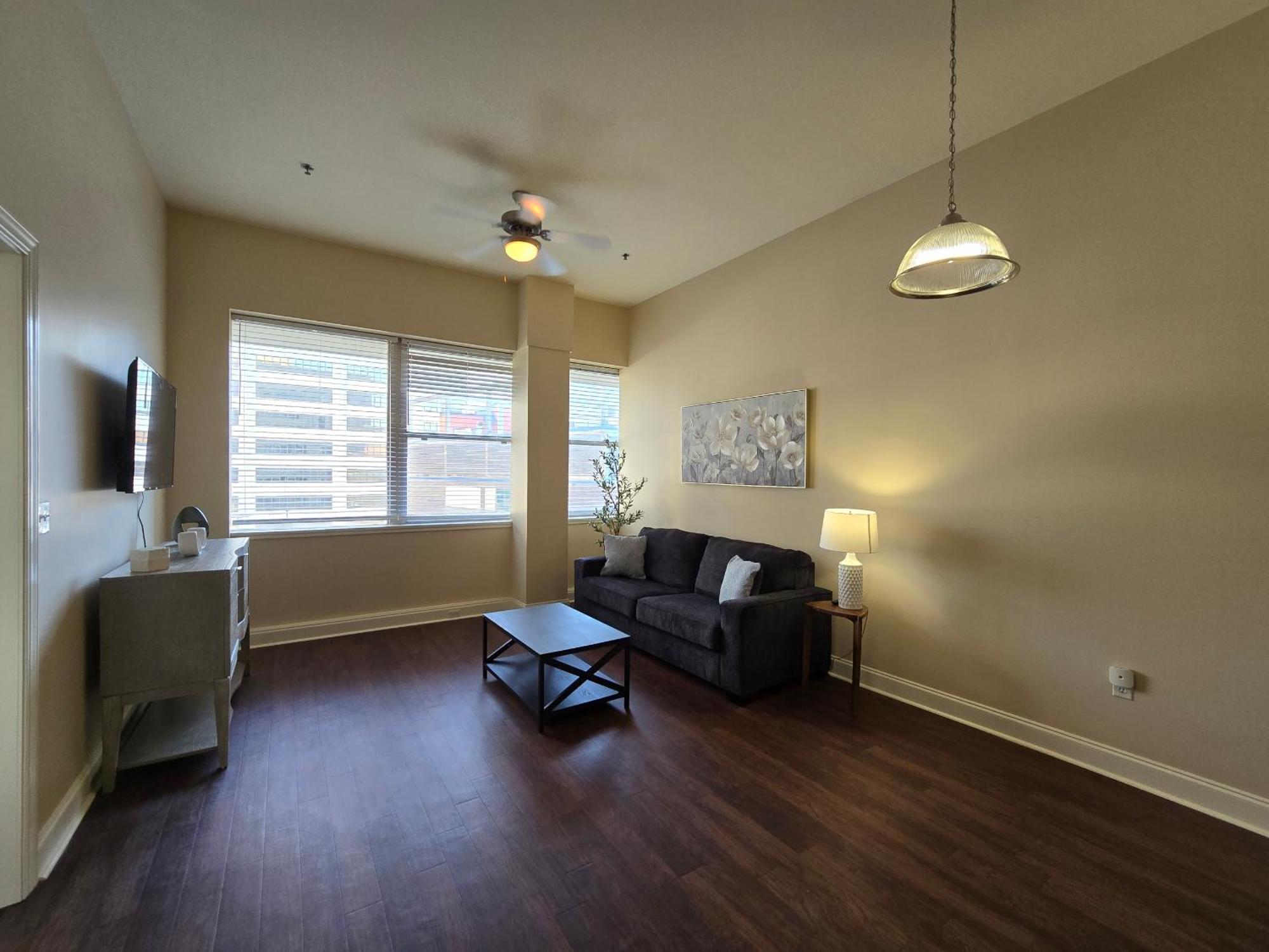 نيو أورلينز Amazing Condos Beautiful View 2 Blocks To French Quarter, Small Rooftop Pool, Gym, Seanger Theater, Super Dome, And Bourbon St الغرفة الصورة