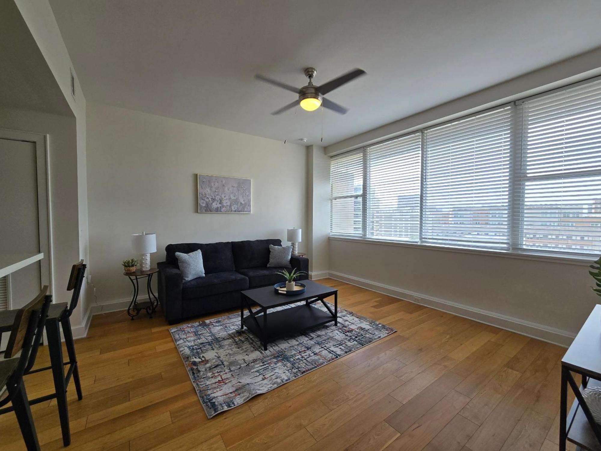 نيو أورلينز Amazing Condos Beautiful View 2 Blocks To French Quarter, Small Rooftop Pool, Gym, Seanger Theater, Super Dome, And Bourbon St الغرفة الصورة