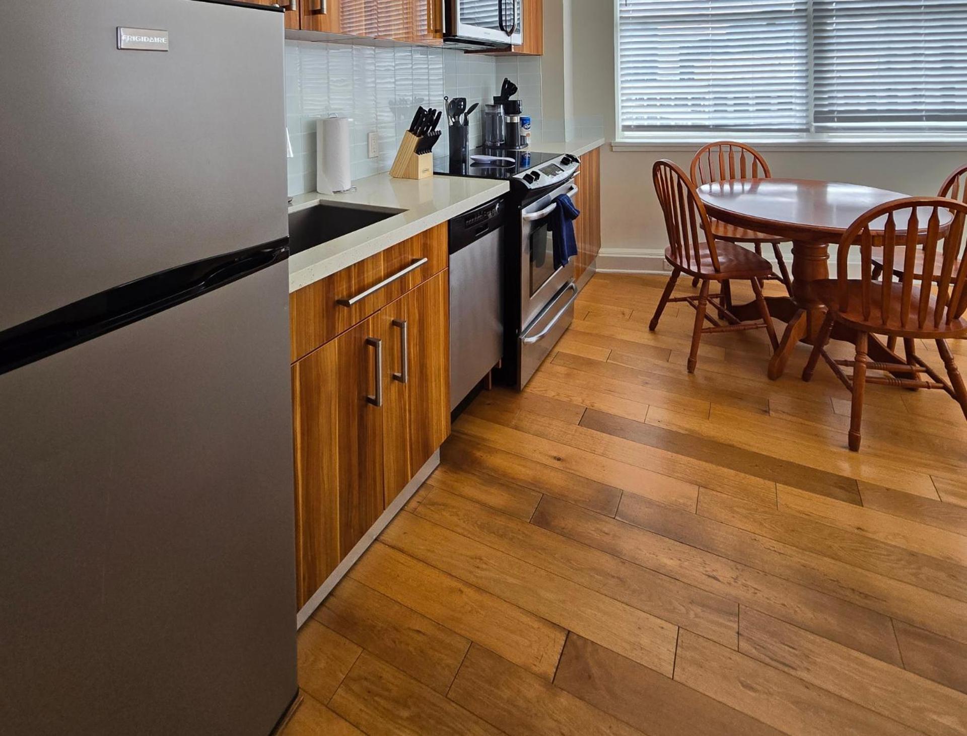 نيو أورلينز Amazing Condos Beautiful View 2 Blocks To French Quarter, Small Rooftop Pool, Gym, Seanger Theater, Super Dome, And Bourbon St الغرفة الصورة