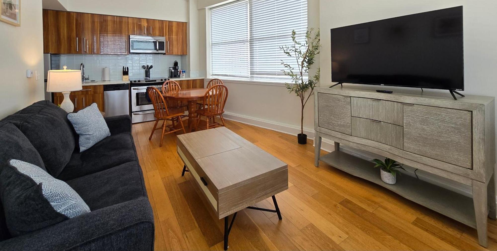 نيو أورلينز Amazing Condos Beautiful View 2 Blocks To French Quarter, Small Rooftop Pool, Gym, Seanger Theater, Super Dome, And Bourbon St الغرفة الصورة