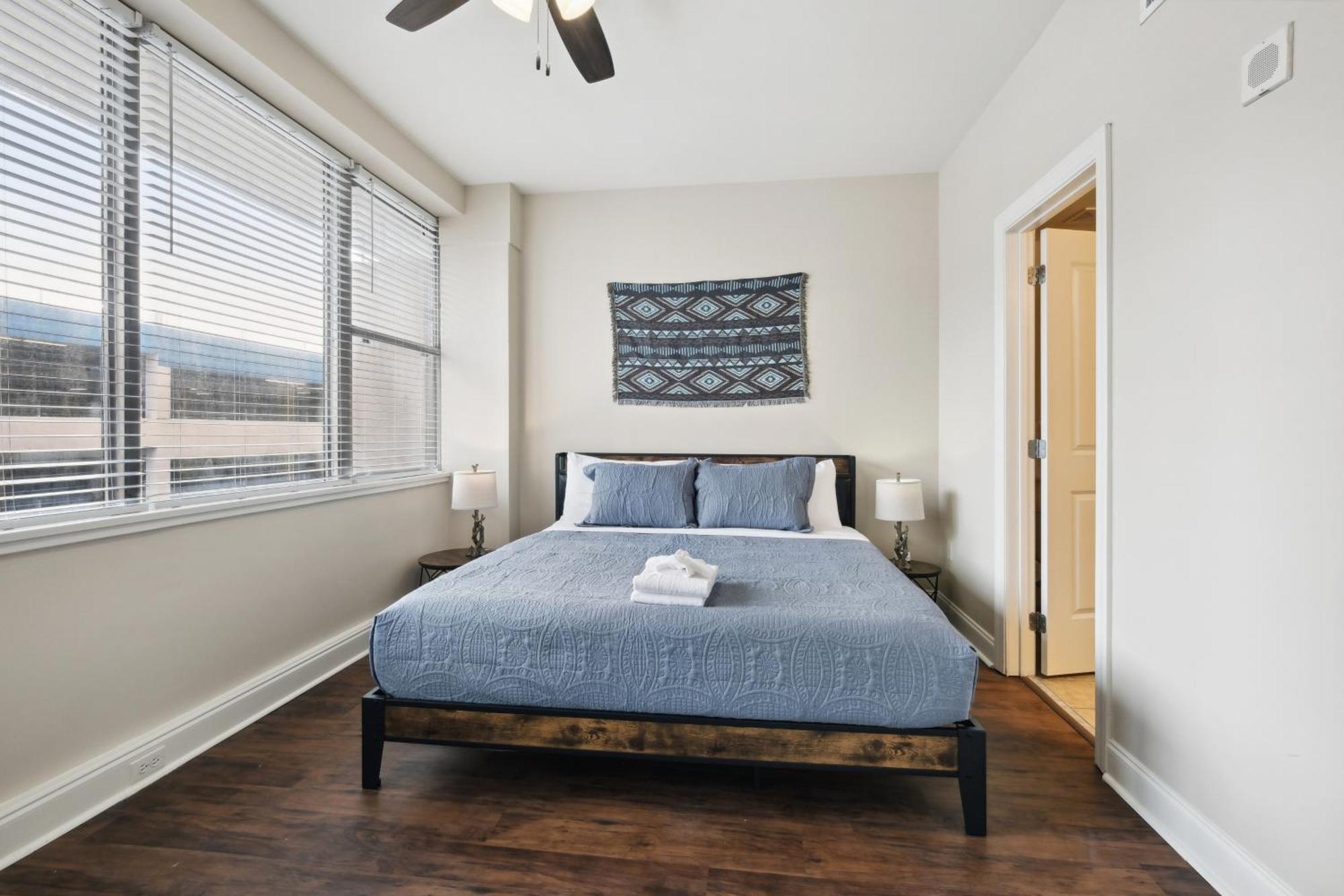 نيو أورلينز Amazing Condos Beautiful View 2 Blocks To French Quarter, Small Rooftop Pool, Gym, Seanger Theater, Super Dome, And Bourbon St الغرفة الصورة