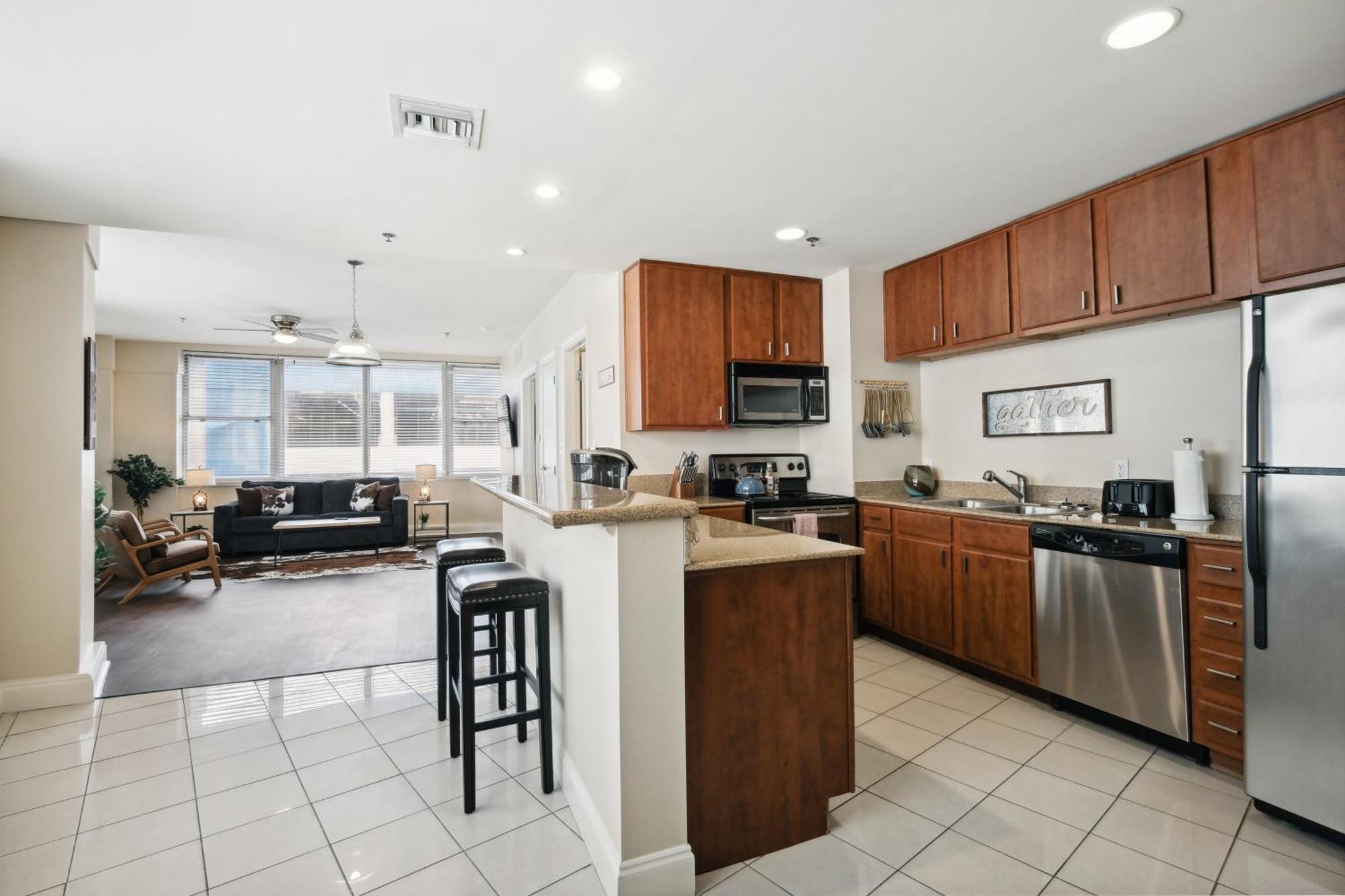 نيو أورلينز Amazing Condos Beautiful View 2 Blocks To French Quarter, Small Rooftop Pool, Gym, Seanger Theater, Super Dome, And Bourbon St الغرفة الصورة