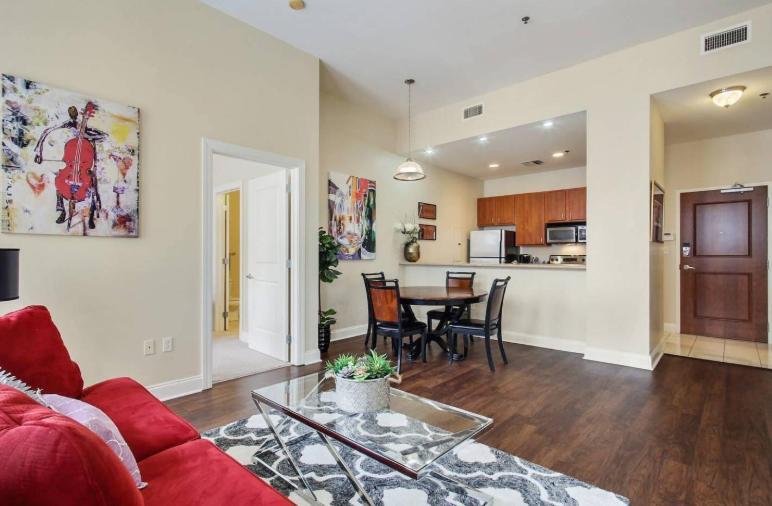 نيو أورلينز Amazing Condos Beautiful View 2 Blocks To French Quarter, Small Rooftop Pool, Gym, Seanger Theater, Super Dome, And Bourbon St المظهر الخارجي الصورة
