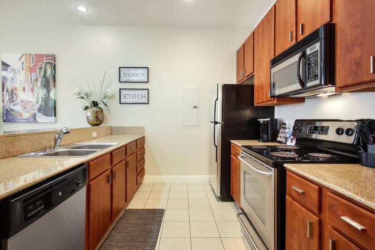 نيو أورلينز Amazing Condos Beautiful View 2 Blocks To French Quarter, Small Rooftop Pool, Gym, Seanger Theater, Super Dome, And Bourbon St المظهر الخارجي الصورة