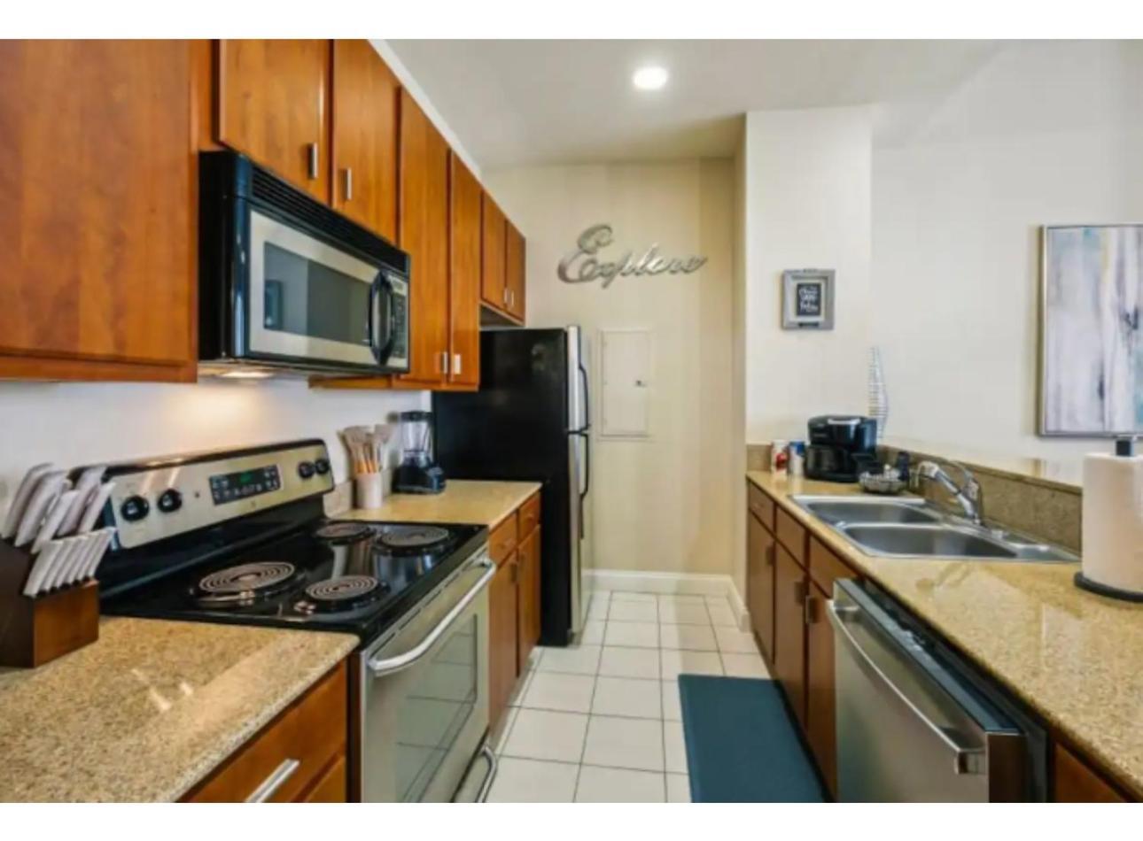 نيو أورلينز Amazing Condos Beautiful View 2 Blocks To French Quarter, Small Rooftop Pool, Gym, Seanger Theater, Super Dome, And Bourbon St الغرفة الصورة
