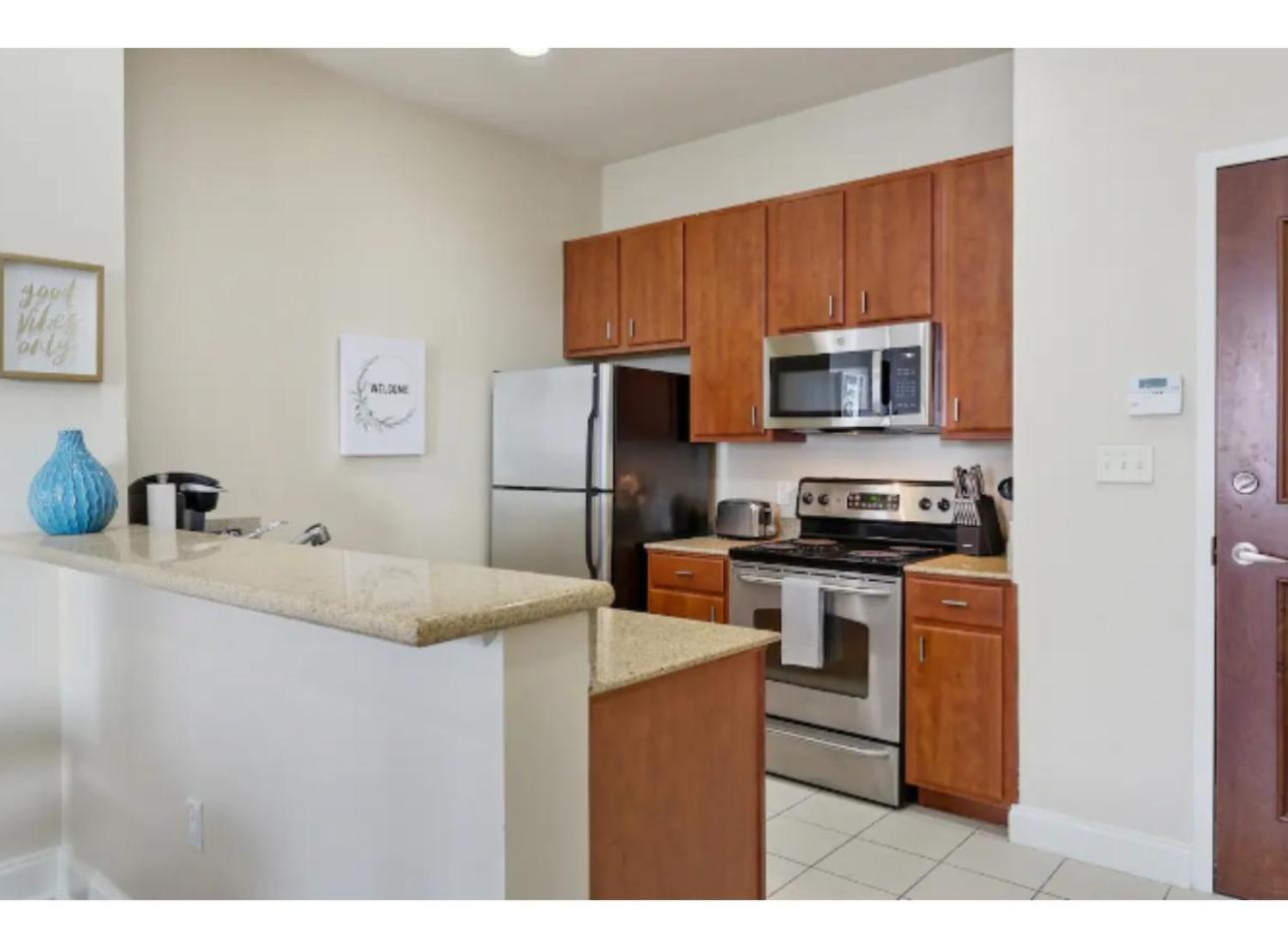 نيو أورلينز Amazing Condos Beautiful View 2 Blocks To French Quarter, Small Rooftop Pool, Gym, Seanger Theater, Super Dome, And Bourbon St الغرفة الصورة