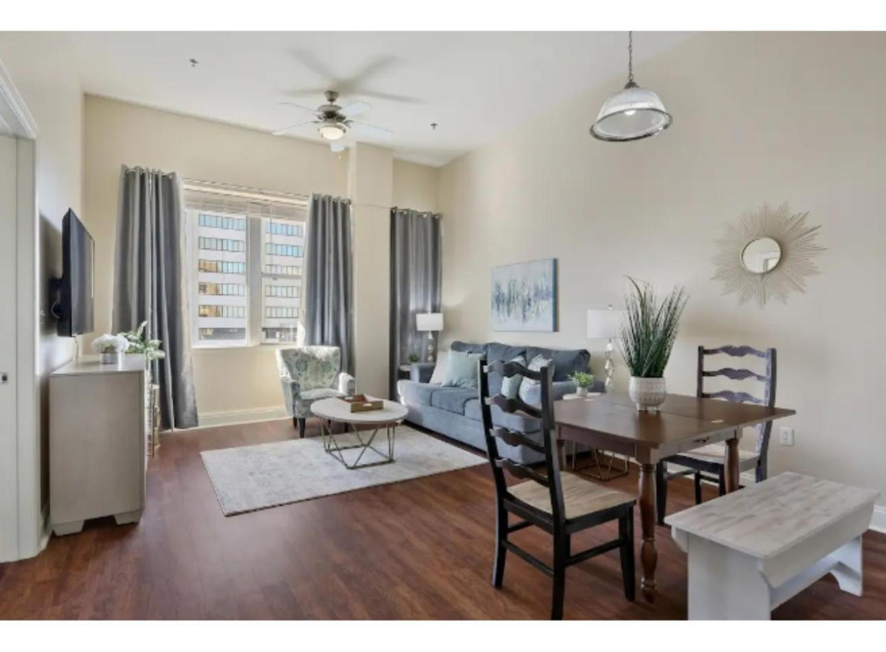 نيو أورلينز Amazing Condos Beautiful View 2 Blocks To French Quarter, Small Rooftop Pool, Gym, Seanger Theater, Super Dome, And Bourbon St الغرفة الصورة