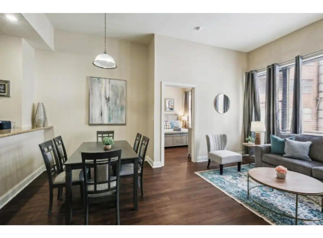 نيو أورلينز Amazing Condos Beautiful View 2 Blocks To French Quarter, Small Rooftop Pool, Gym, Seanger Theater, Super Dome, And Bourbon St الغرفة الصورة