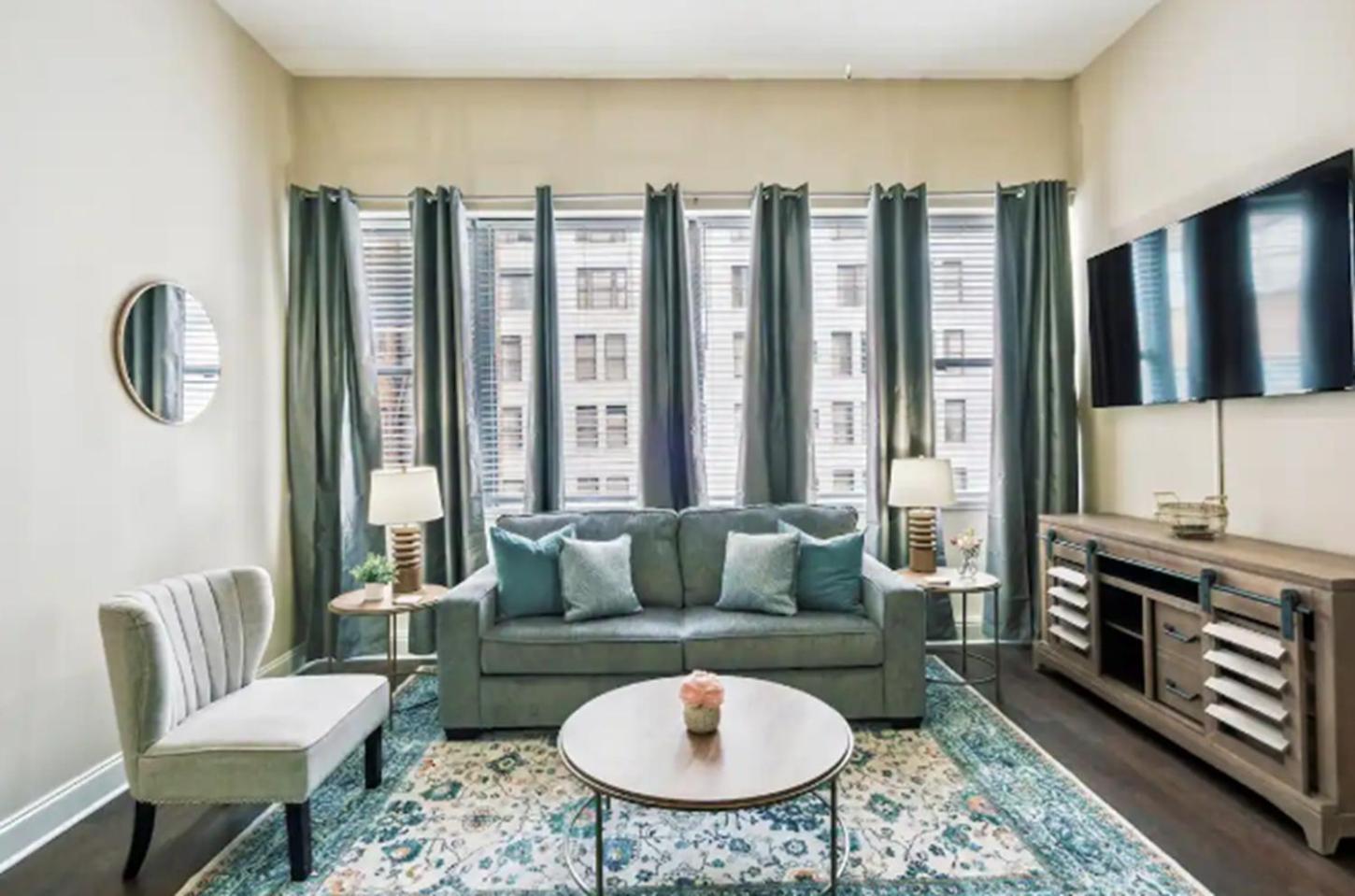 نيو أورلينز Amazing Condos Beautiful View 2 Blocks To French Quarter, Small Rooftop Pool, Gym, Seanger Theater, Super Dome, And Bourbon St الغرفة الصورة